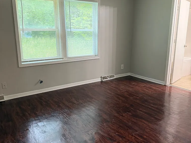 2410 Adams St — Photo 5