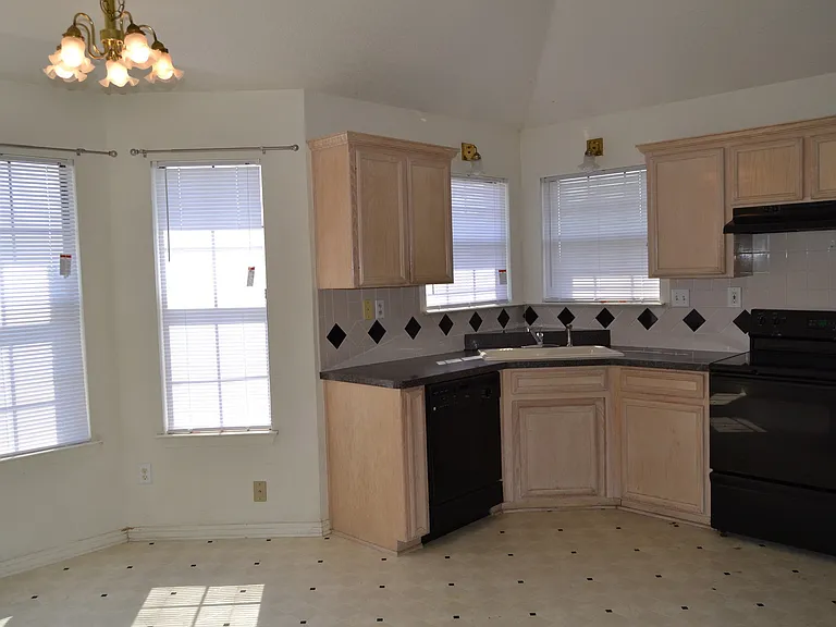4600 Steamboat Springs Dr — Photo 3
