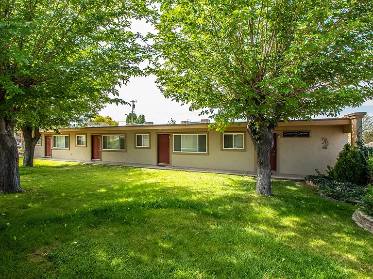 2704 N Dustin Ave — Photo 2