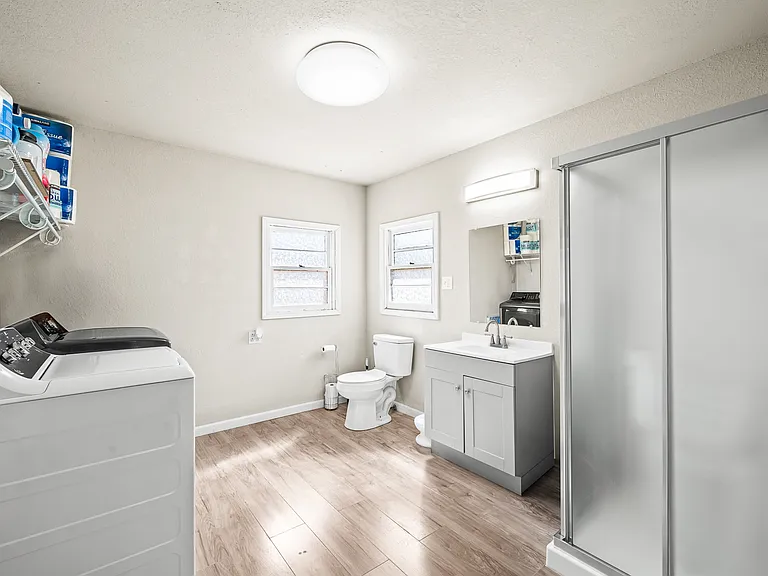 435 W Lynn St — Photo 19