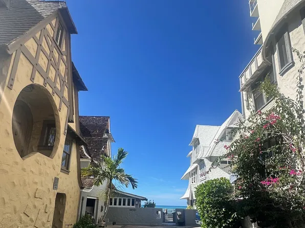3023 Kalakaua Ave APT A, Honolulu, HI 96815
