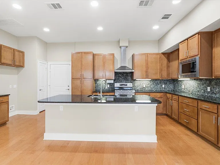 2520 Bluebonnet Ln #40 — Photo 11