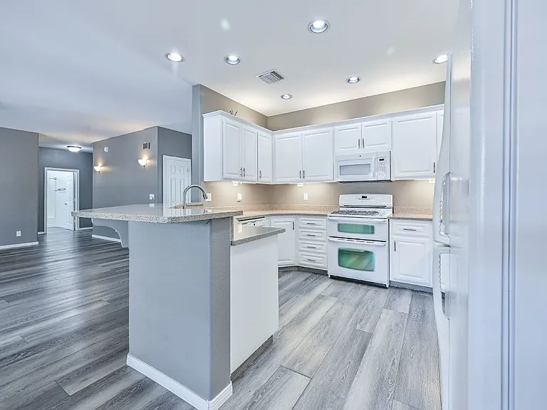 317 W Shamrock Ave — Photo 11
