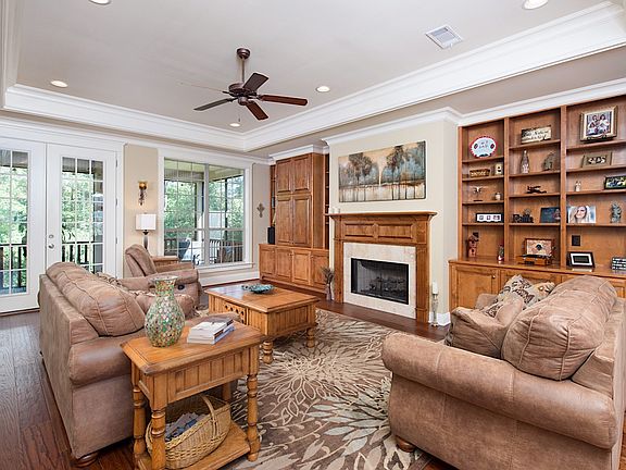 Greatroom w/ Fireplace