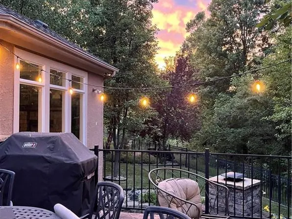 5124 W 164th St, Overland Park, KS 66085