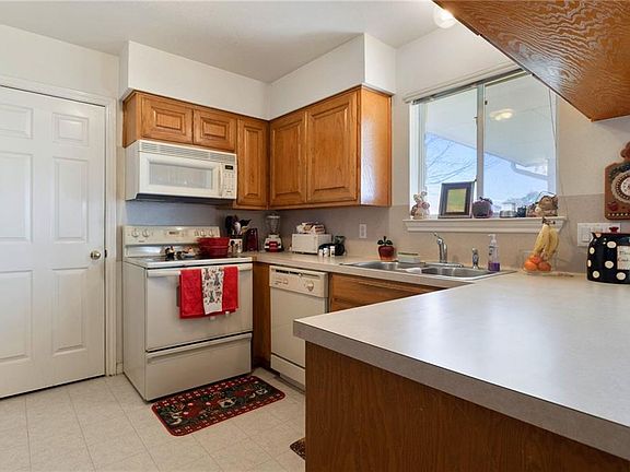 5th image of 540 Will Smith Cir