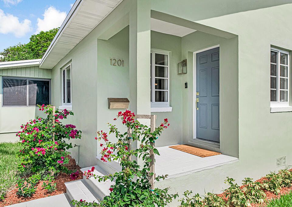 1st image of 1201 N Palmway