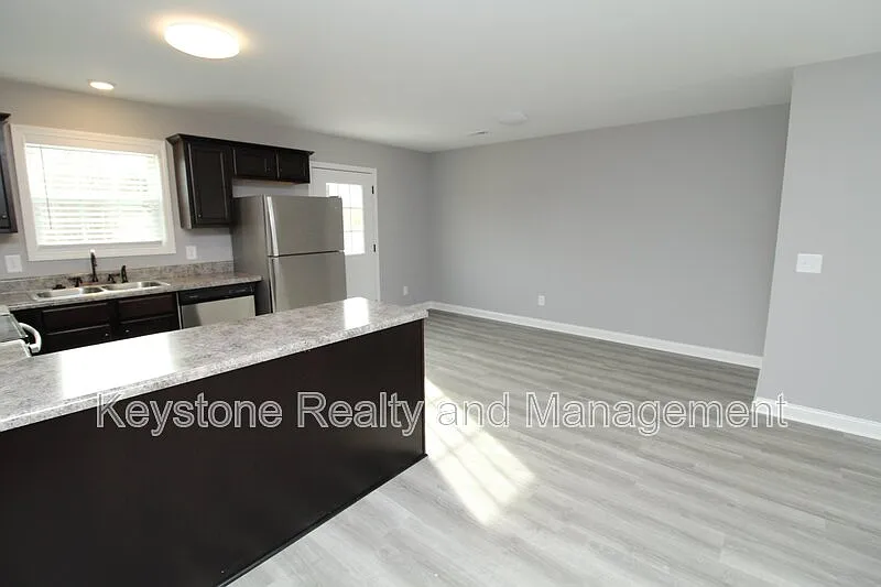 3 bed, 2.5 bath, 1200 sqft, $1,450 — Photo 4