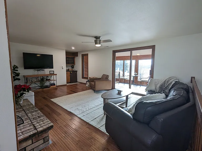 Main Living Room can go out to deck solarium