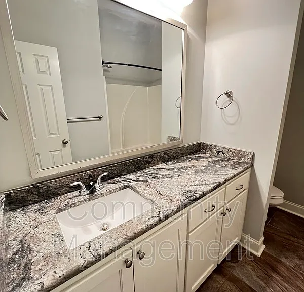 8027 Seville Ct — Photo 12