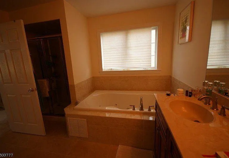 Master Bath Jetted Tub