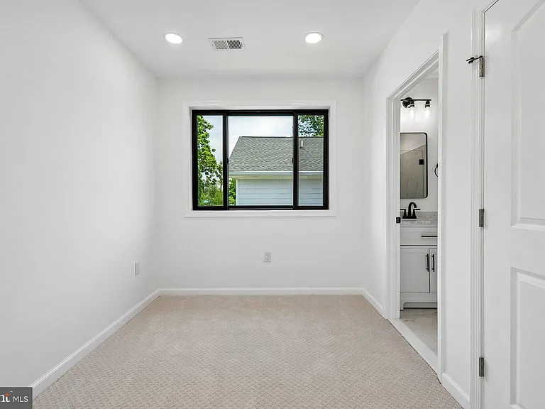 3108 Adams St NE — Photo 13