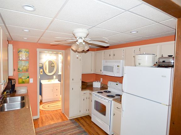 4th image of 6457 Robin Dr