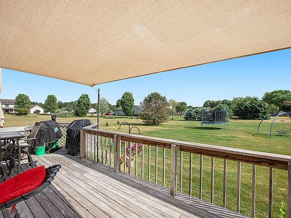 4th image of 22685 Bobolink Ave