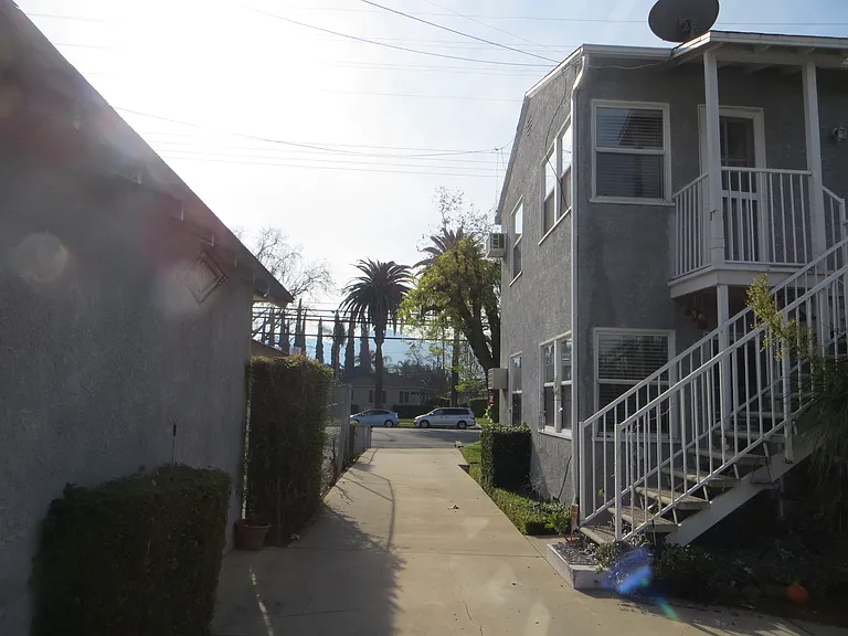 1809 W Alameda Ave #1 — Photo 4