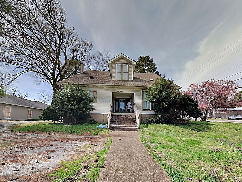 1st image of 1800 S Main St #1