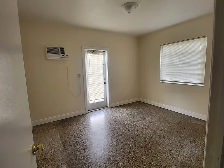 547 NE 16th Ave — Photo 9