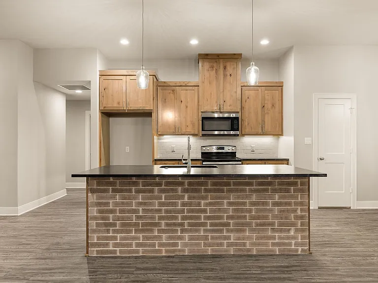 1617 Legacy Dr — Photo 4