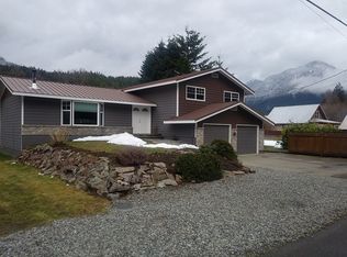 702 Old Cascade Hwy E, Skykomish, WA 98288