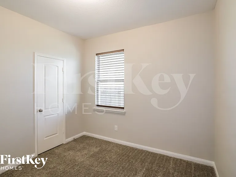 2205 Old Harbor Way — Photo 16