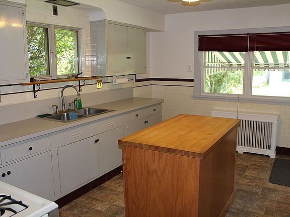 Kitchen w/ butcher block island & dishwasher