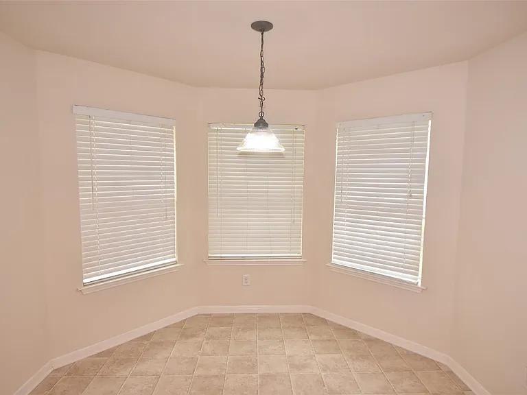 1035 Junction Ct — Photo 6
