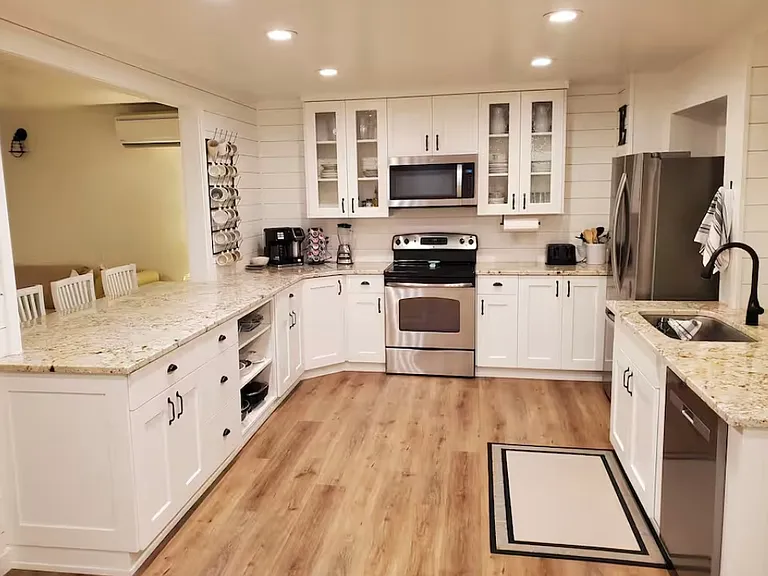 220 N Rapid Creek Rd — Photo 3