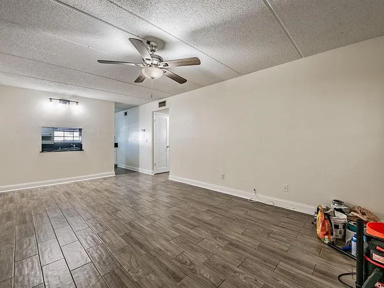 120 S Church Ave #101 — Photo 6