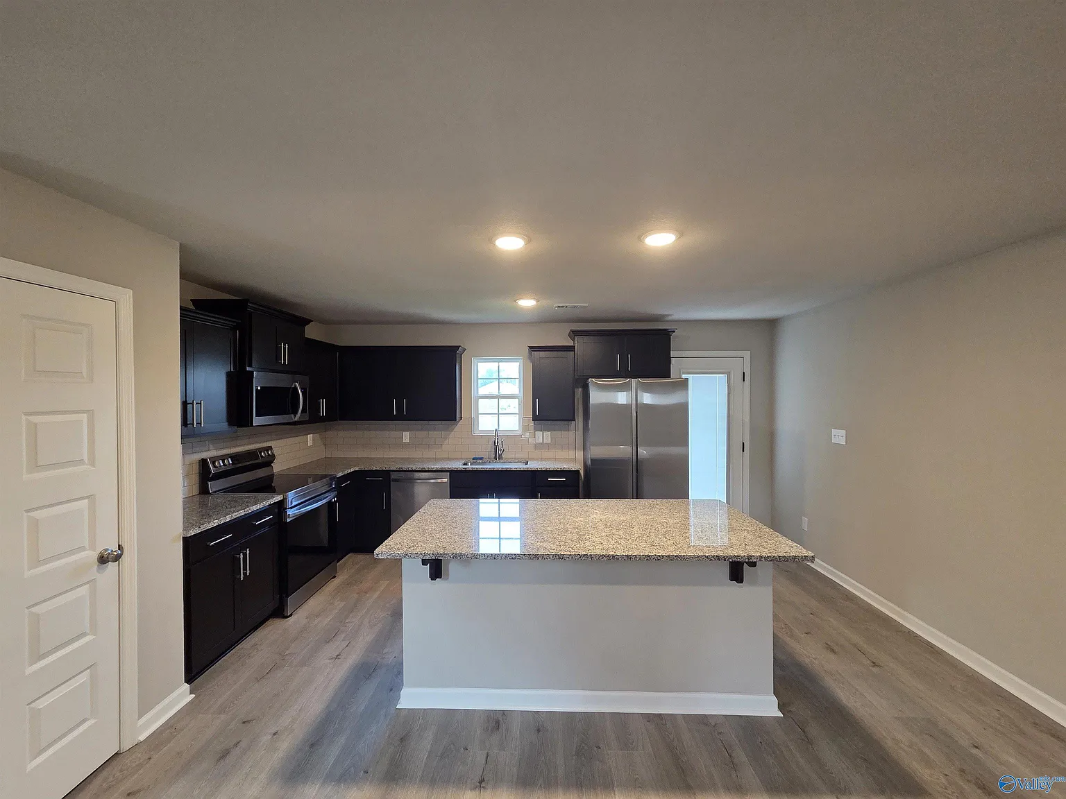3 bed, 2.0 bath, 1438 sqft, $1,700 — Photo 3