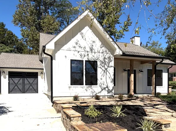 1003 3rd Ave W, Hendersonville, NC 28739