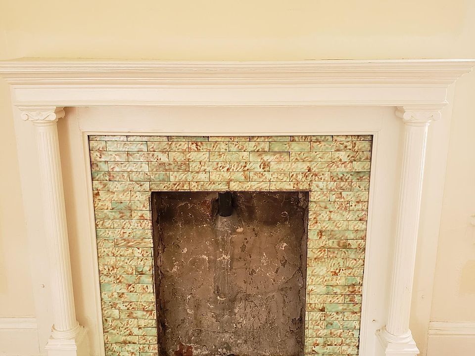 1st image of 817 W 39th St