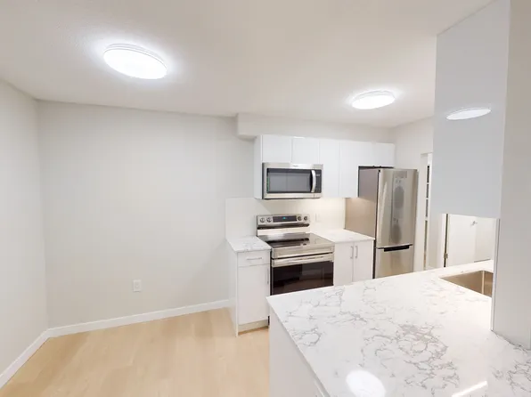 2183 W 44th Ave #204, Vancouver, BC V6M 2G4