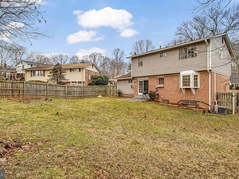 5012 Gainsborough Dr — Photo 13