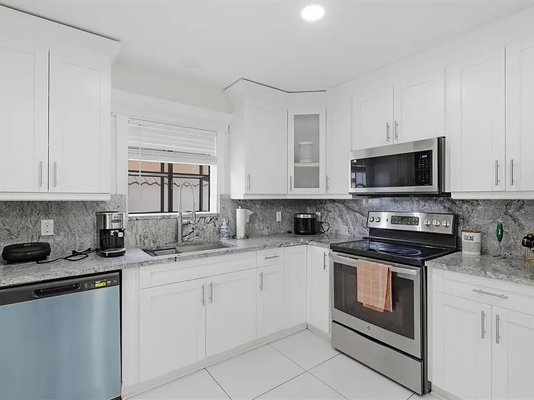 6611 N Hale Ave — Photo 10