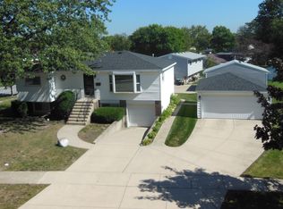 435 Redwood Ln, Schaumburg, IL 60193