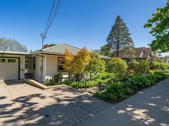 4th image of 15 Lakeview Ave