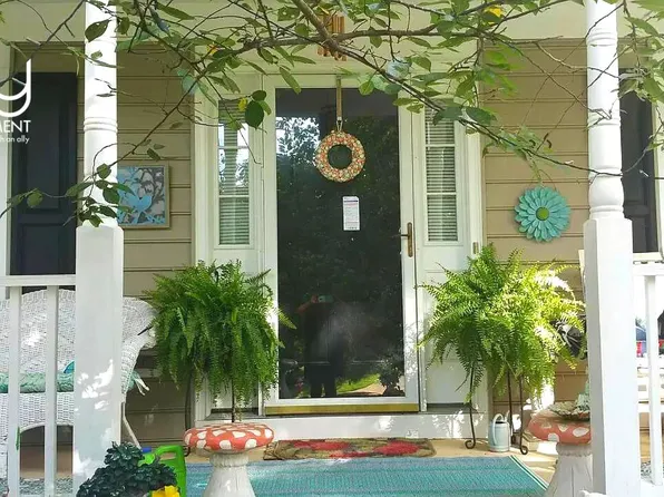 1236 Raintree Dr, Charlottesville, VA 22901