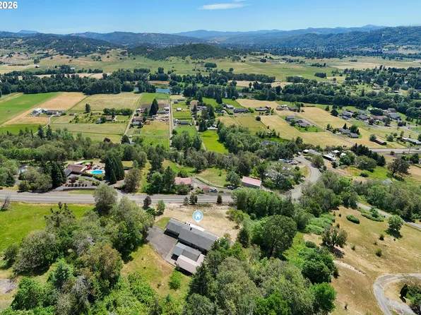 1007 Black Oak Dr, Roseburg, OR 97471