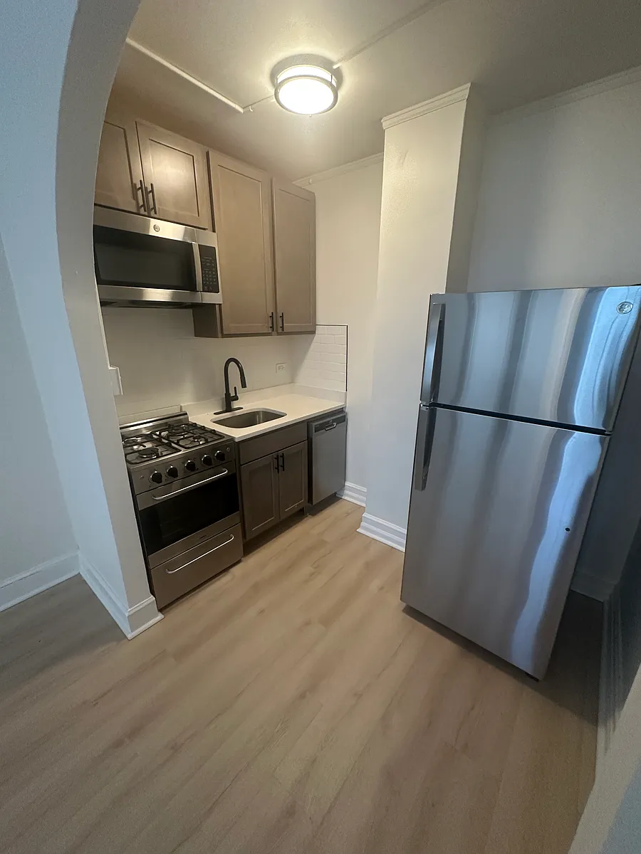 Primary Photo - 5950 Hohman Ave #416