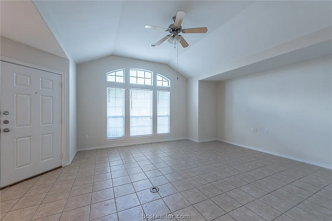 3 bed, 3.0 bath, 1499 sqft, $1,475 — Photo 2