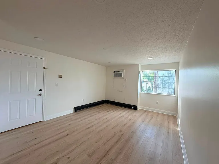 1 19th St #3 — Photo 8