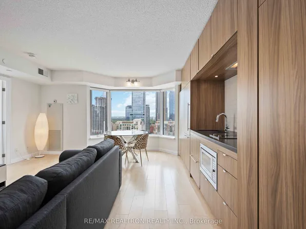 155 Yorkville Ave #2604, Toronto, ON M5R 0B4