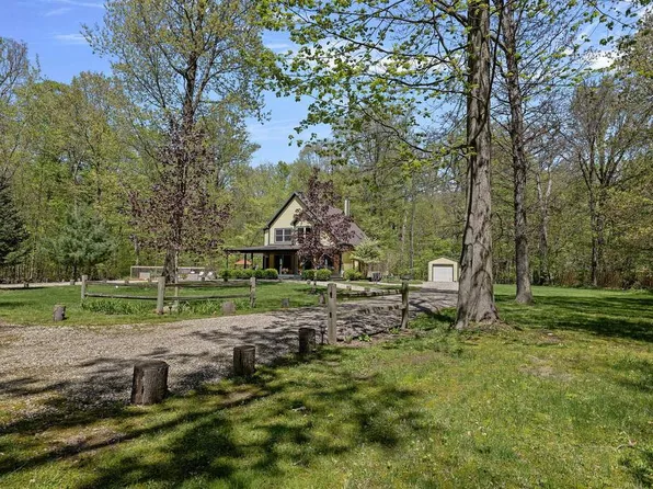 16033 Beech Ln, Union Pier, MI 49129