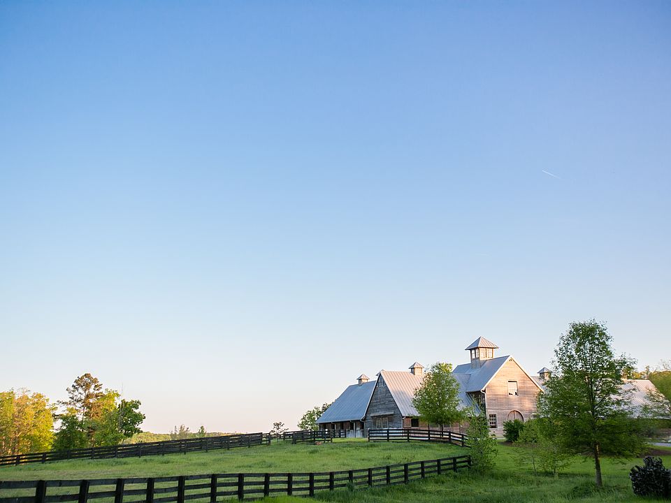 Serenbe Stables