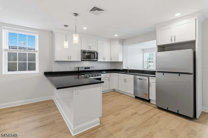 1 bed, 1.0 bath, $3,000 — Photo 2
