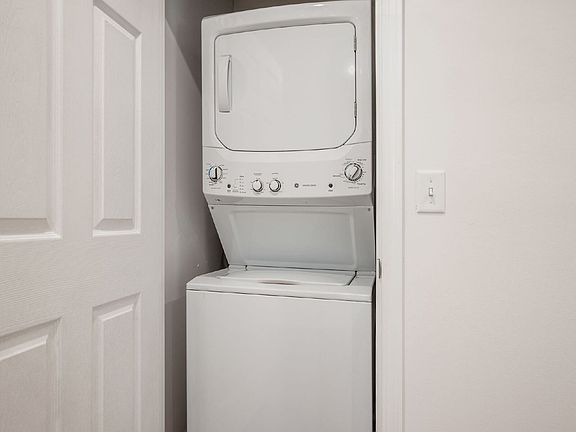 5th image of 380 Forest St APT I