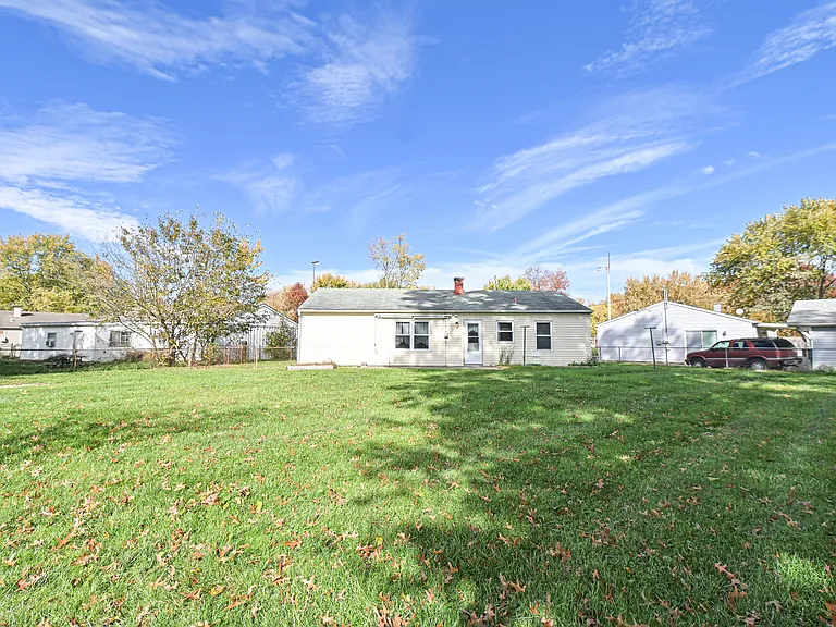 647 Bellaire Ct — Photo 32