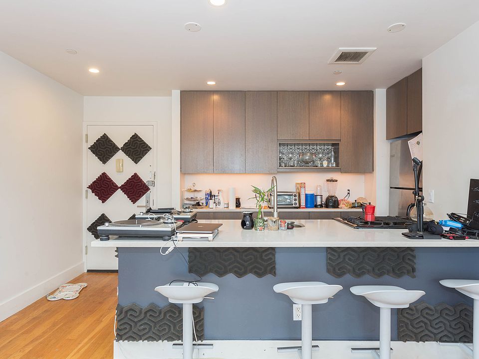 1st image of 1142 31st Ave APT 4A