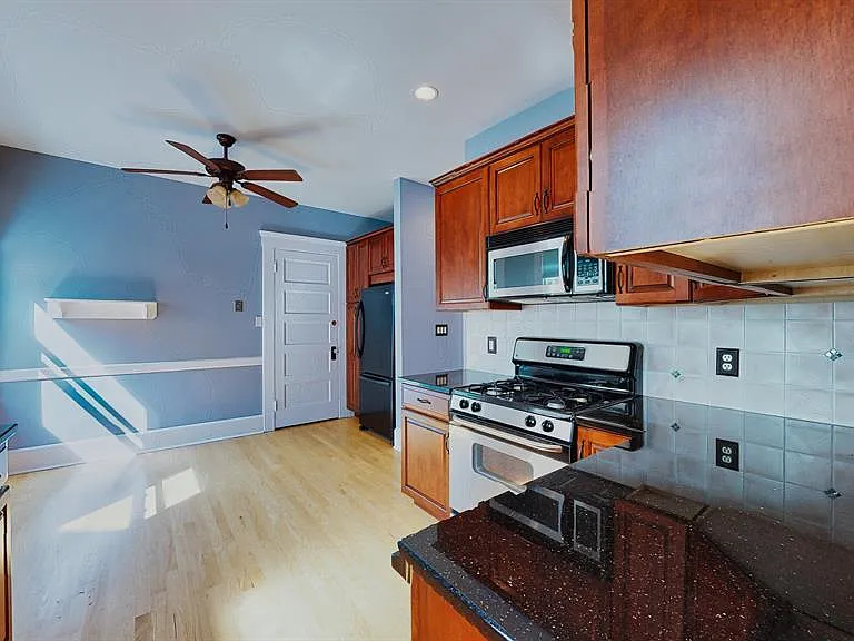 136 Mansfield St — Photo 13