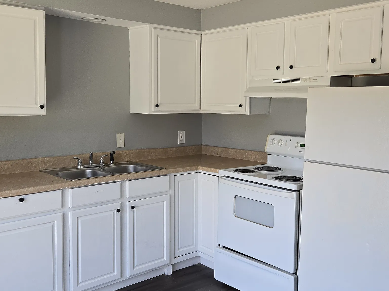 2 bed, 1.5 bath, $900 — Photo 2